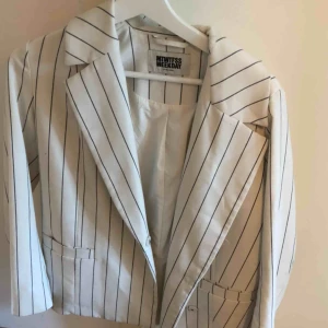  - Fiiiinfin kavaj från Weekday! Använd fåtal gånger 