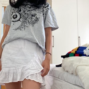 Så cool t shirt - Jätte cool och snygg oversized t shirt, perfekt för sommaren och med kjol.