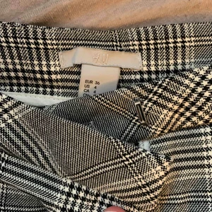  - Kostymbyxor från H&M frakt till kommer 49:- 