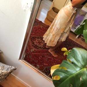 Mönstrad gul kjol från Carin Wester  - Så söt och somrig kjol från Carin Wester - köparen står för frakt🌻