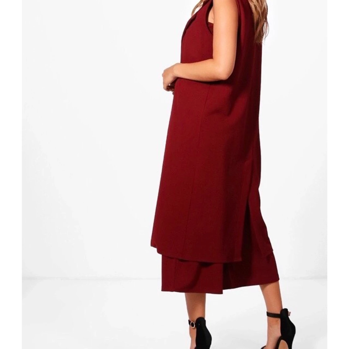 Tredelat set byxor, magtröja och väst - 90