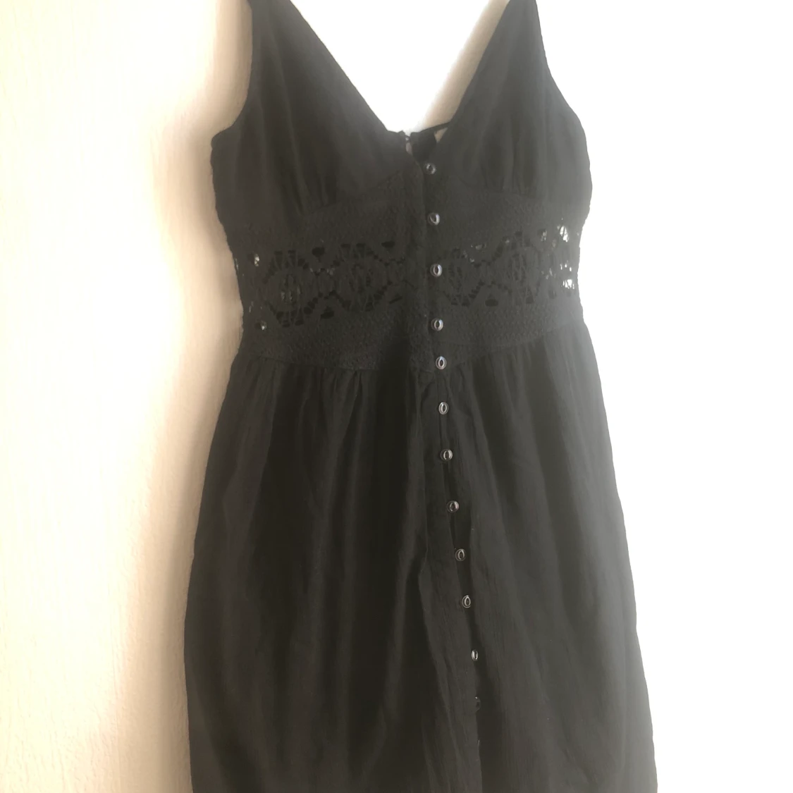 Skaterklänning med vrikade detaljer. 