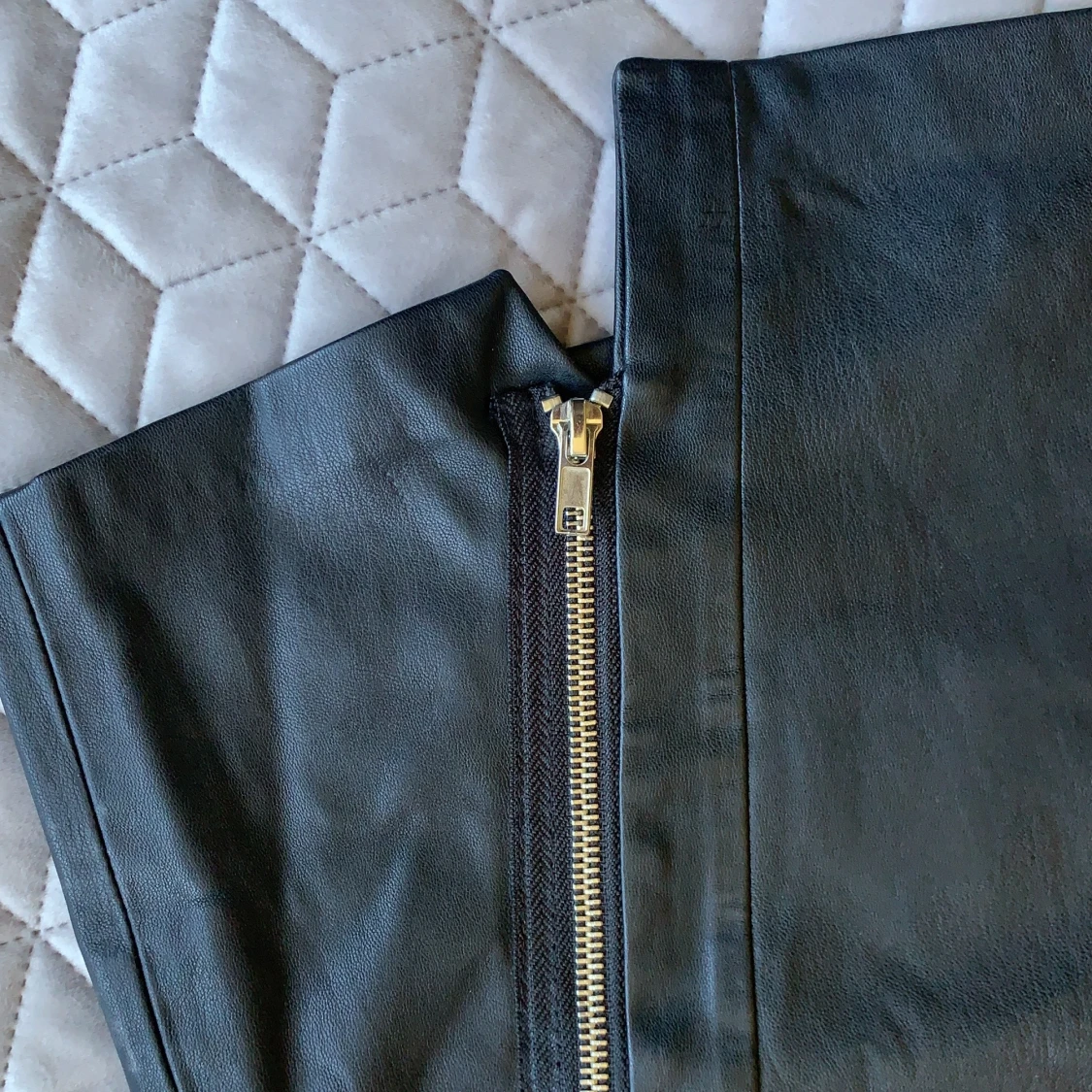 Svart skinnkjol från crocker  - 90