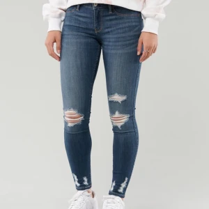 Hollister advanced stretch lowrise jeans - Jeans från Hollister. Säljer då de är för små. Använda ca 3ggr. Nypris är ca 600kr och de går endast att köpas på online på hollisters hemsida. Köpare står för frakt