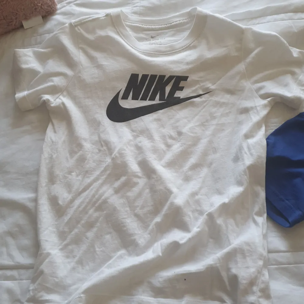Oanvänd Nike t-shirt i storlek M/S. T-shirts.