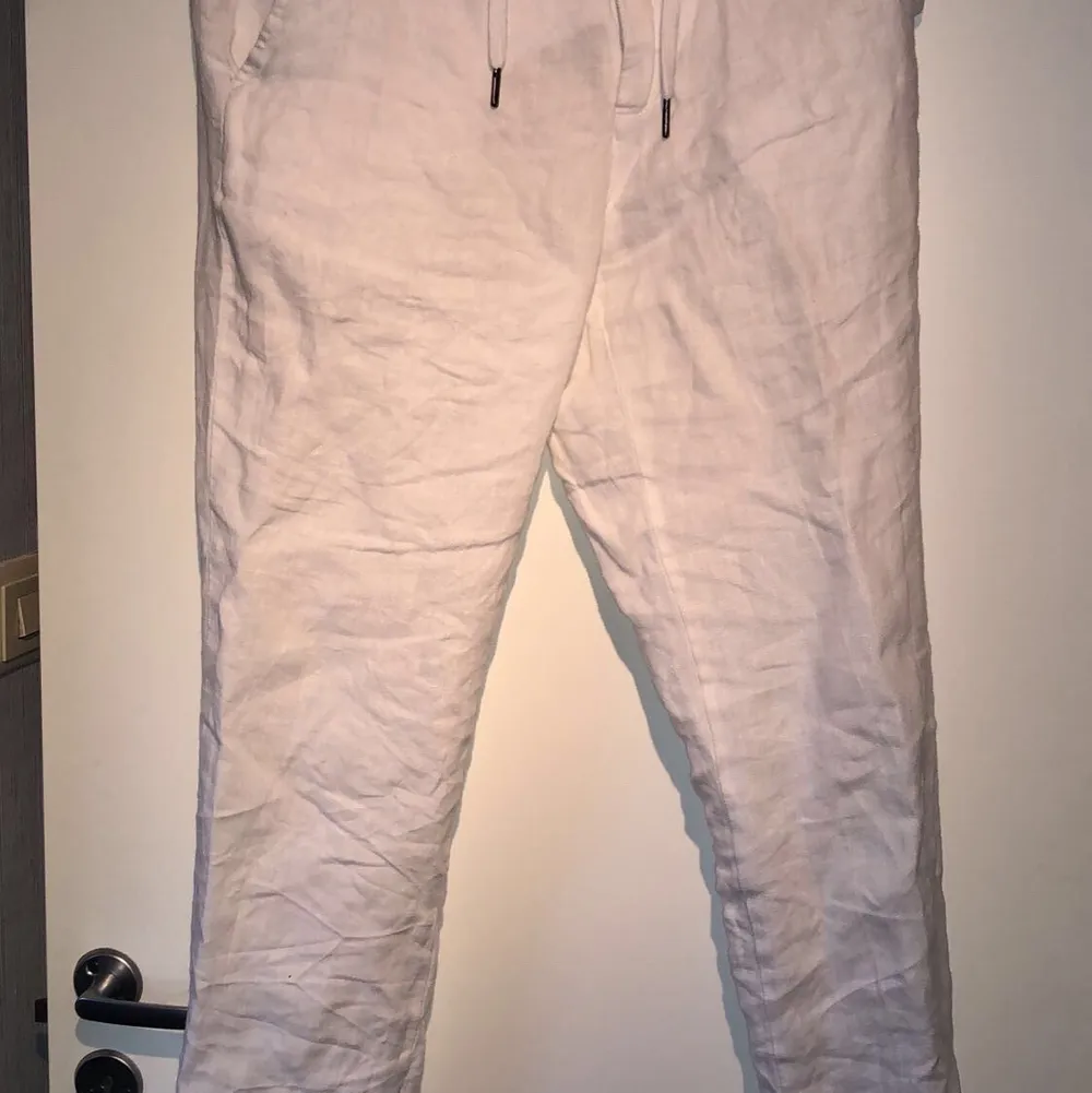 Linnebyxor från Lindbergh storlek: M.  Kan skicka (köparen står för frakten). Jeans & Byxor.
