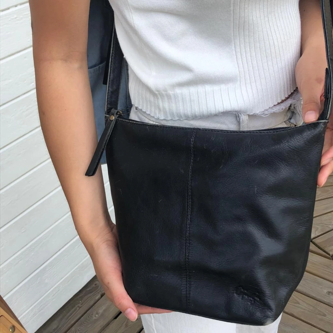 svart läderväska  - 90