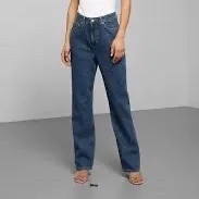 Weekday jeans i modellen Row och färgen win blue. De är i storlek 25/32. Jag är 177 och de passar perfekt i längden på mig.. Jeans & Byxor.