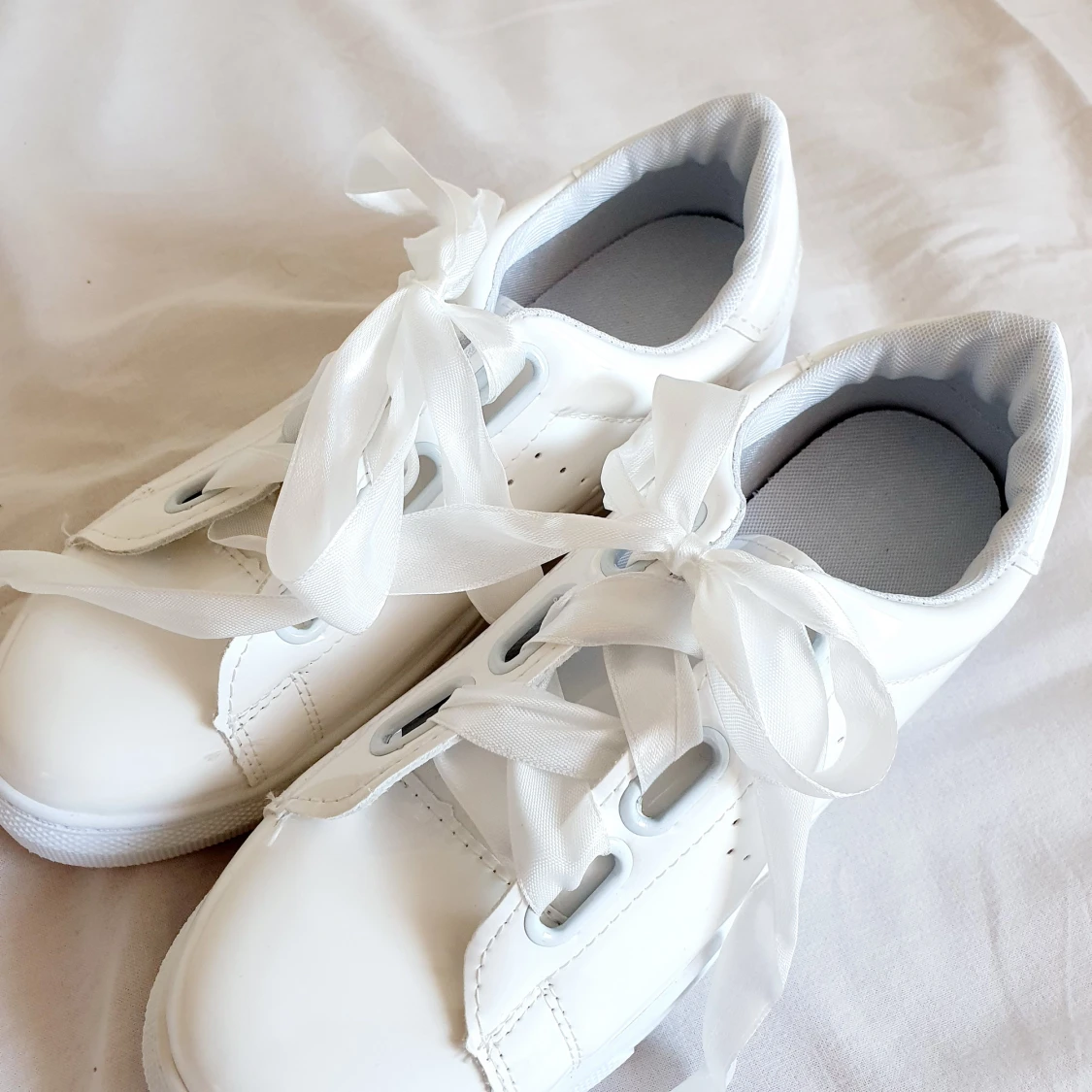 Super gulliga rosettbandsskor