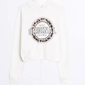 Gina tricot hoodie med snöre i midjan  - Använd en gång, sitter bra. Storlek M. Säljs pga garderobrensning. Köpt för 249kr