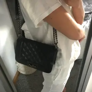 Väska från Gina i använt men fin skick❤️🧚🏼‍♀️ så fin och passar till nästan alla outfits