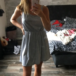 klänning  - grå superskön & fin klänning 