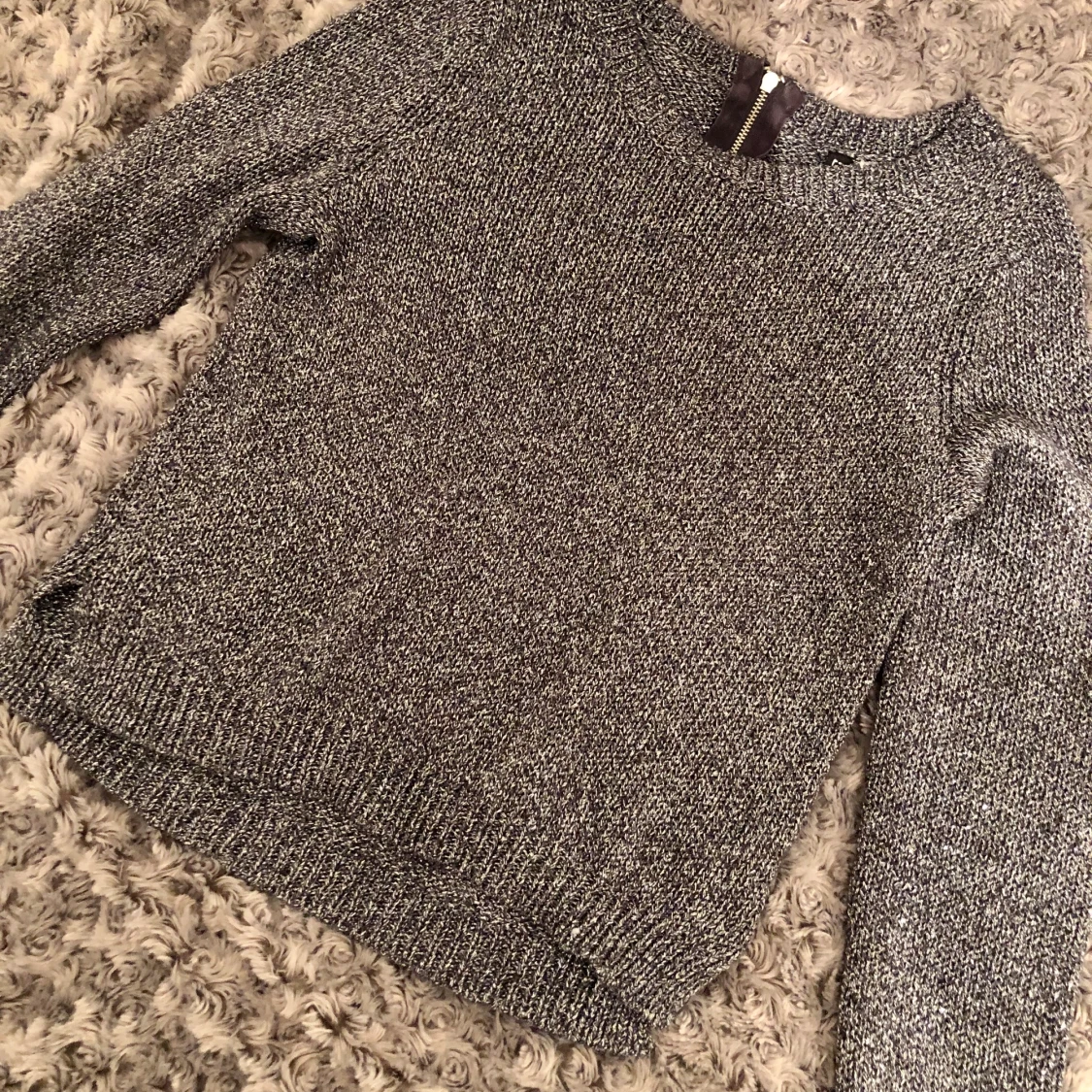 Grå glittrig tröja - 90