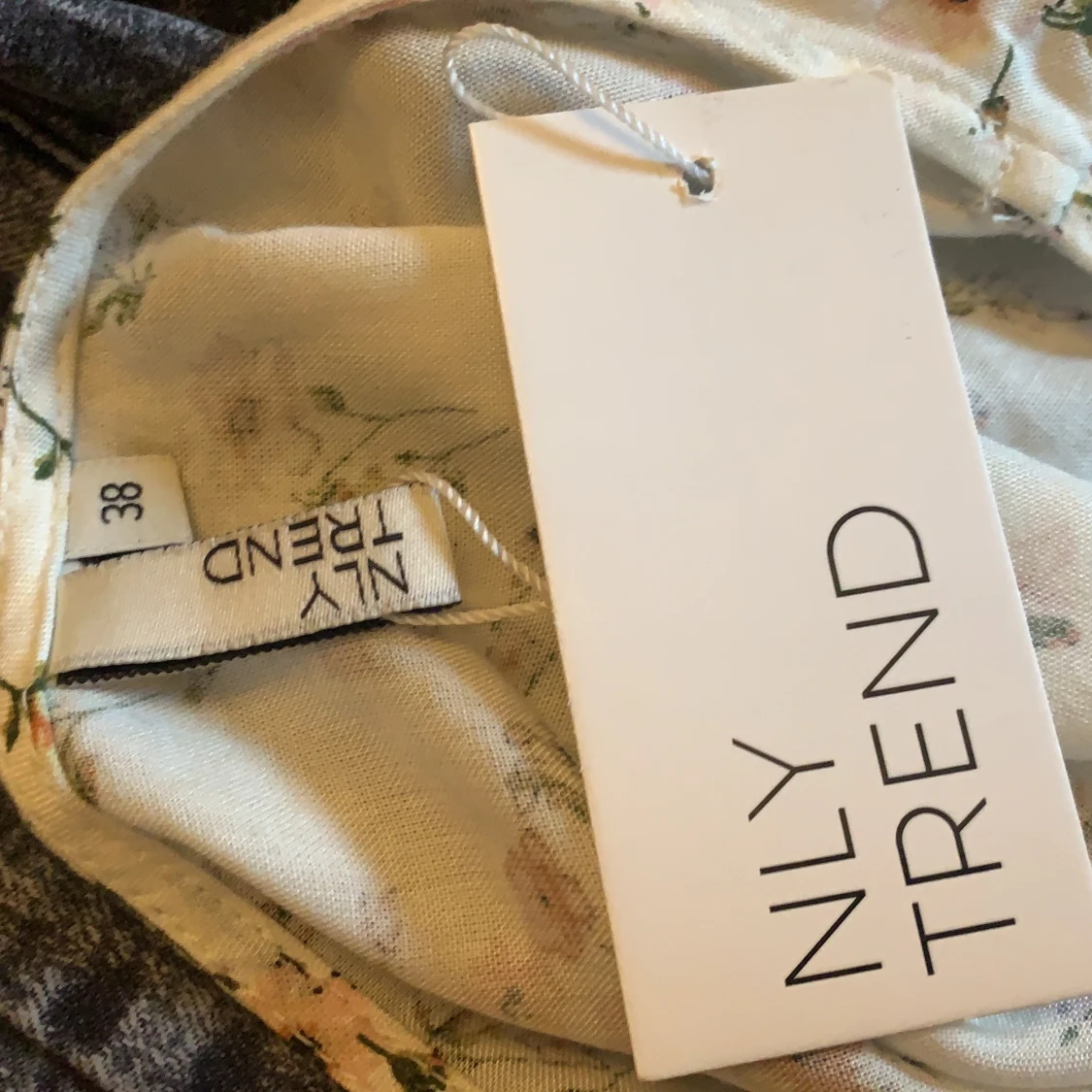 Söt blommig klänning - 91