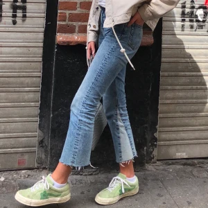 Kickflare jeans  - Super snygga kickflare jeans från Weekday. Superfint skick, så gott som nya. Storlek 25 i midjan. 