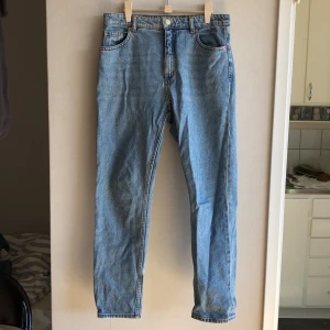 Jeans Monki - Knappt använda. 100% bomull (enligt lappen).