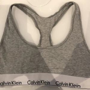 Calvin Klein topp storlek S  - Säljer min super sköna topp😍Äkta! 