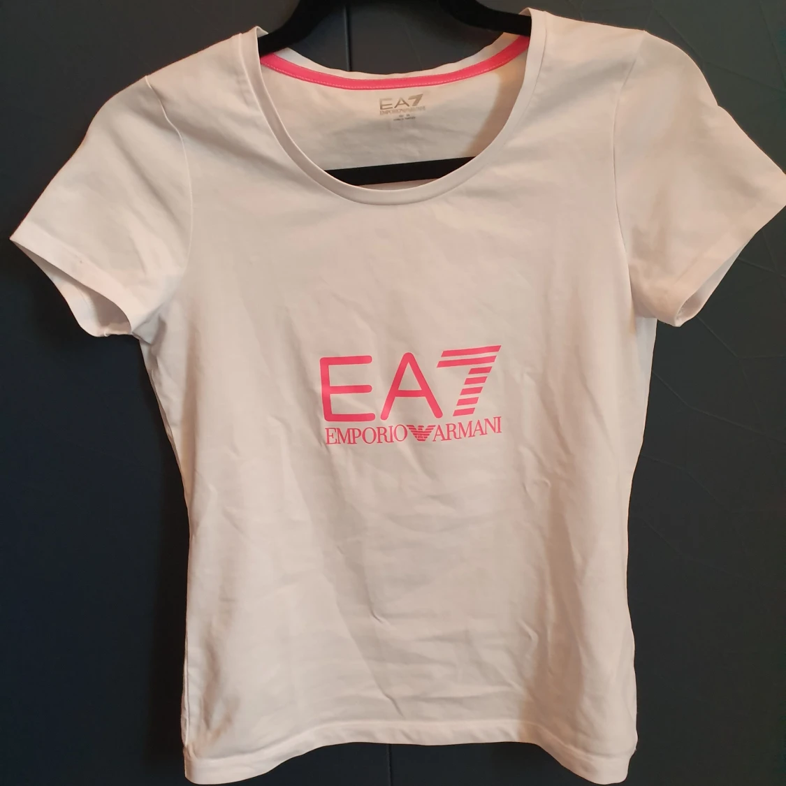 Armani t shirt med rosa tryck - 90