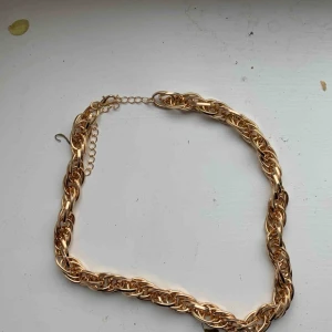 Guldkedja - Guld kedja ifrån Nelly.com. Säljer pågrund av att den ej kommer till användning. 