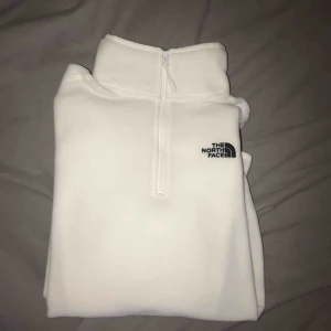  - Knappt använd fleece från North face, mens size så lite stor i storleken! 💘