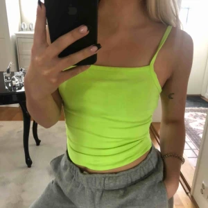  - Neongrönt linne fraktas, 22kr frakt