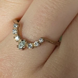 Ring - Fin ring med stenar💕 frakt kostar 10 kr