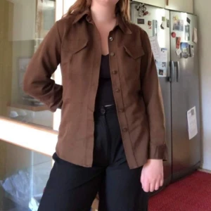 Brun skjorta - Säljer denna balla bruna jackan/skjortan! ❤