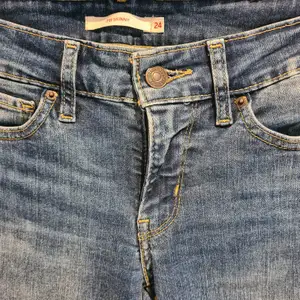 Fina klassiska levis jeans, använda ett fåtal gånger, köpte fel strl. FrakFrakt betalas av köparen, kan lämnas i Malmö.