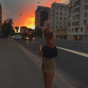 Snygg gul kjol - Säljer nu min snygga gula kjol i rutigt mönster, perfekt till i sommar! Dragkedja på baksidan, använd ett fåtal gånger men köpte den för rätt så länge sen. Från bersha (Obs köparen står för frakt)