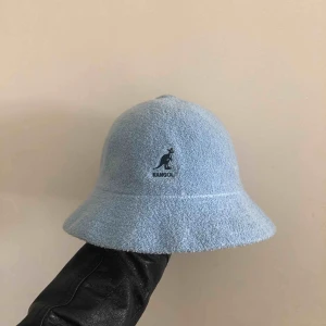  - Kangol fiskehatt!!! Skitsnygg och helt oanvänd:) passar till sommaren