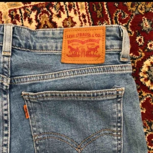  - (uppdaterad annons) (frakt är inkluderat i priset + tar endast betalt via swish) säljer mina 721 levi’s i fint skick! köpta för ca 1000kr