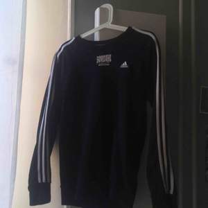 Adidas vintage sweatshirt  Köpt på beyond retro