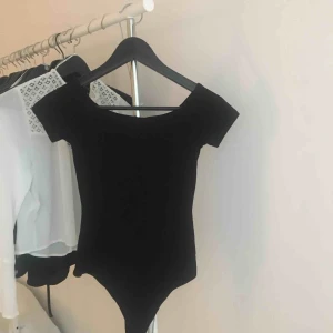  -  Off shoulder body från Asos. Oanvänd. 