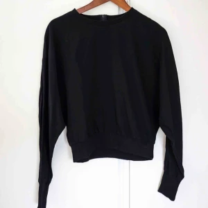  - Svart tröja från HM i viskos.