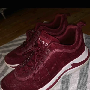  - Säljer ett par skor från NA-KD. Fint skick, använda väldigt lite.