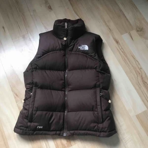  - Brun the north Dave väst, knappt använd Kan fraktas, köpare står för frakt