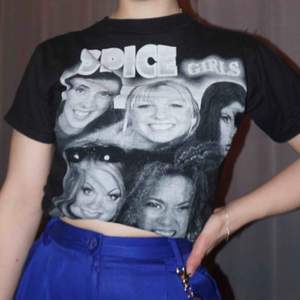 ⭐️T-shirt med Spice Girls-tryck på både fram och baksida (vänt tröjan bak och fram på första bilden). Hittad på Emmaus för 3 år sen ca, använd några få gånger⭐️