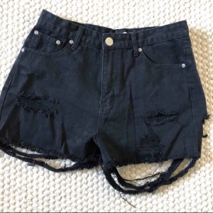  - ”Bootyshorts” Små i storleken, passar snarare 38 än 40. Använda ett fåtal gånger. 