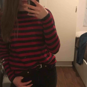  - En oversized stickad tröja i fint skick. Köparen står för frakt