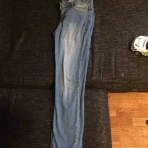  - Mjuka sköna Jeans från vila stl 34 sparsamt använda pris 120