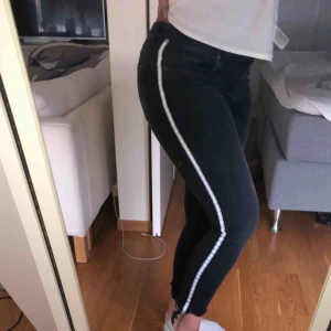  - Säljer mina jeans från nakd då dem inte passar stl 38. Nypris 599