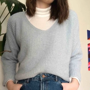  - Ljusblå stickad tröja från Top Shop. 