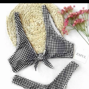  - Gulligt bikini set från zaful! Säljer pga passade inte mig så bra. Kan även passa en M