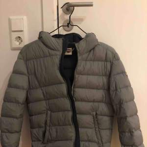 Colmar down jacket women size S, IT 40  (italian sizing)  Good condition :)  Grey/ navy blue colorway  Price can be discussed when interested. Meet up in Stockholm or send  via shipping 