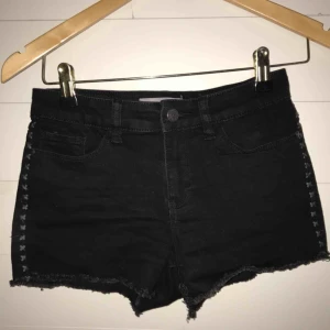  - Söta svarta shorts! Perfekta till Sommaren, inte använda!