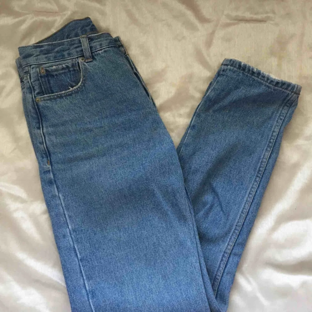 Mom jeans från brandy Melville . Jeans & Byxor.