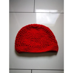  - Virkad kufi. Aldrig använd! Köpte för jag skulle ha till halloween men den kom försent så hann aldrig använda den. Fett cool! 