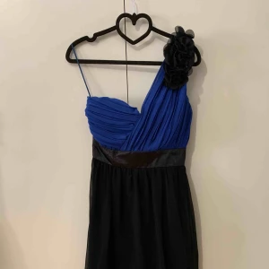 Klänning - Klänning i storlek 38/40, ny skick, Finns i Odenplan Stockholm, 