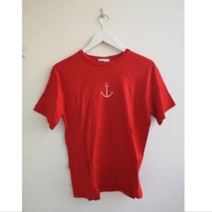  - Retro tisha från John Meyer med broderat ankare på 🌺