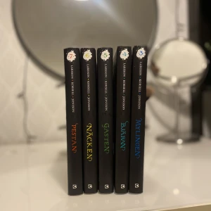 Pax Böcker 3-7 - Säljer inbundna pax-böcker helt i ny skick. Bok nummer 3-7, säljer alla för 400kr/80kr per bok